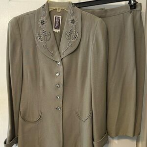 Vintage Zelda 2-piece skirt suite with pockets, size 8, taupe